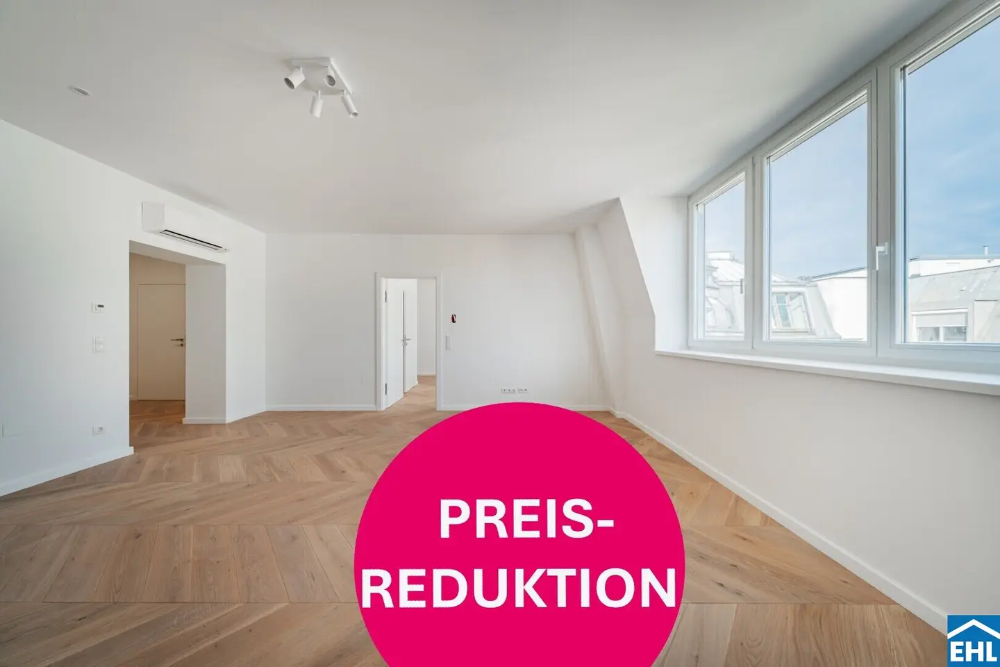 Attic apartment first occupancy near the park
