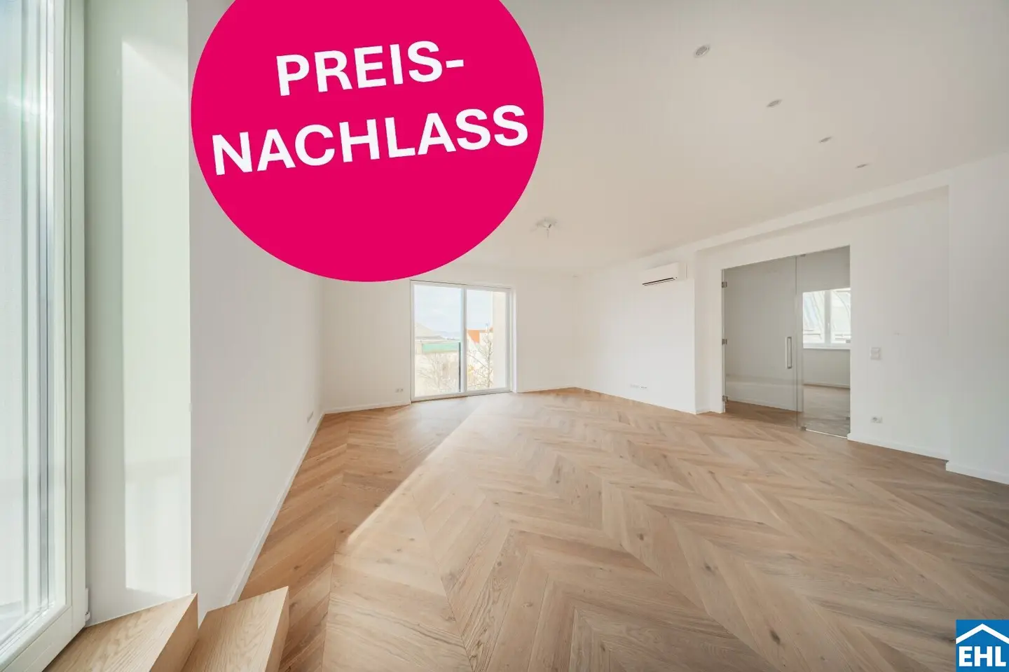 Top floor apartment with terrace near a park