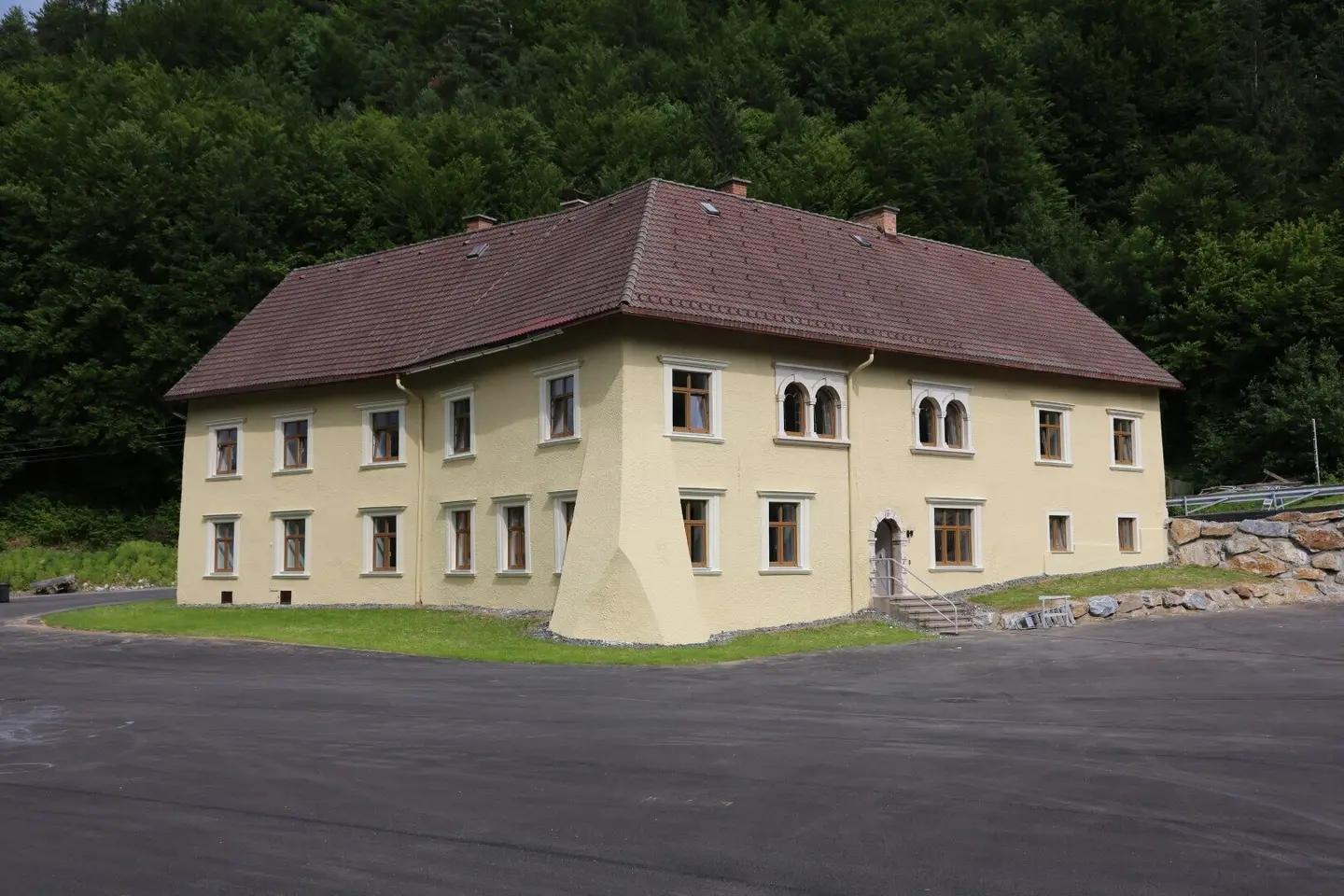 Ihr neuer, repräsentativer Firmensitz – Wo Tradition auf moderne Zukunft trifft.