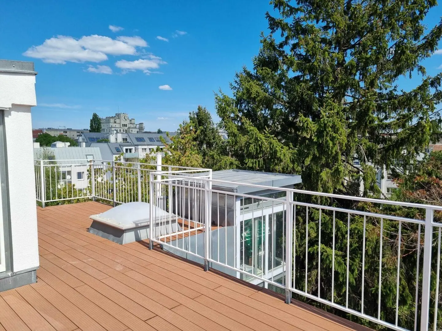 Living above the roofs of Vienna – Your roof terrace maisonette dream in 1210 Vienna