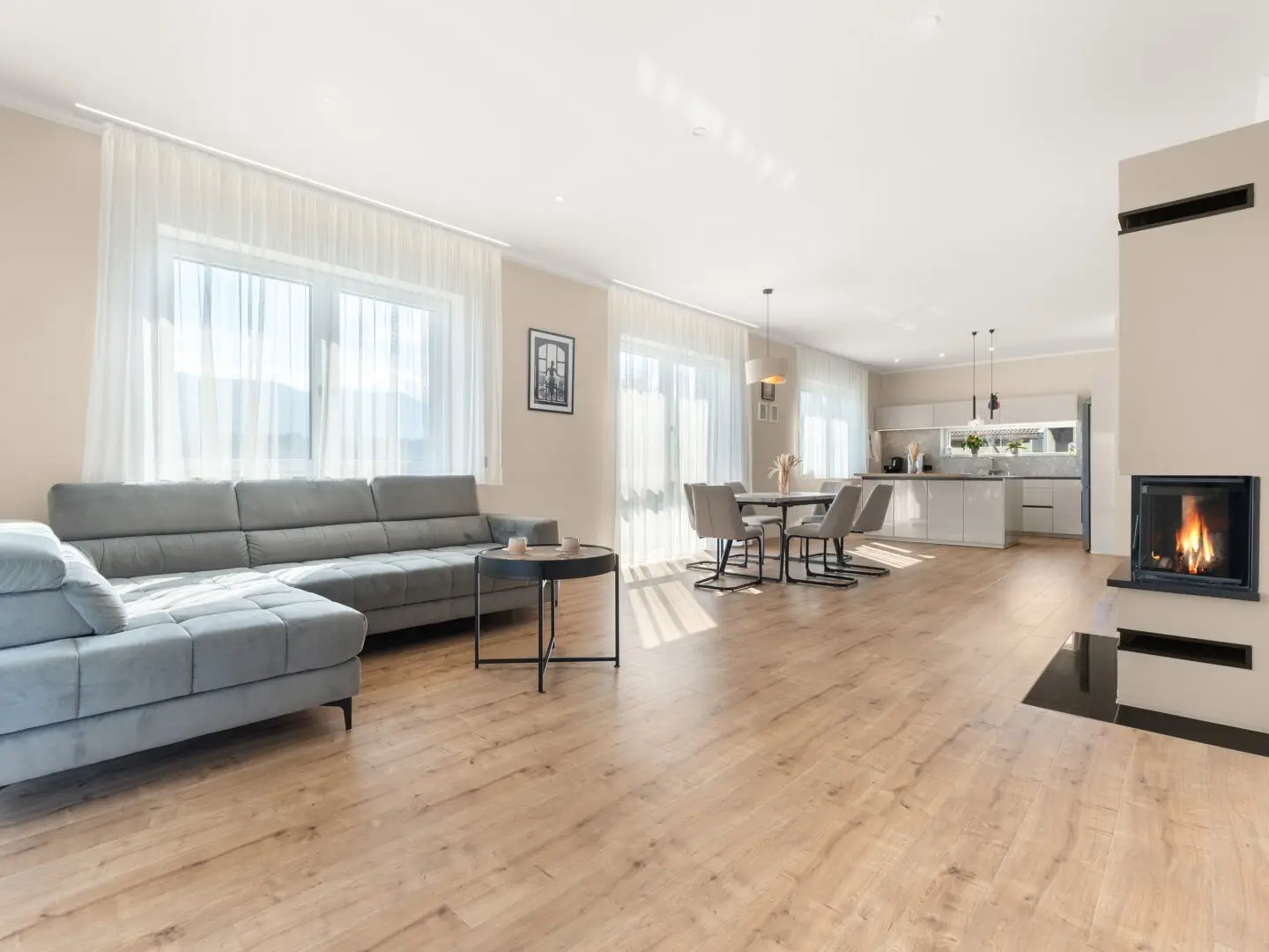 Großzügig. Modern. Vielseitig. - Modernes Familienhaus mit separater Wohneinheit