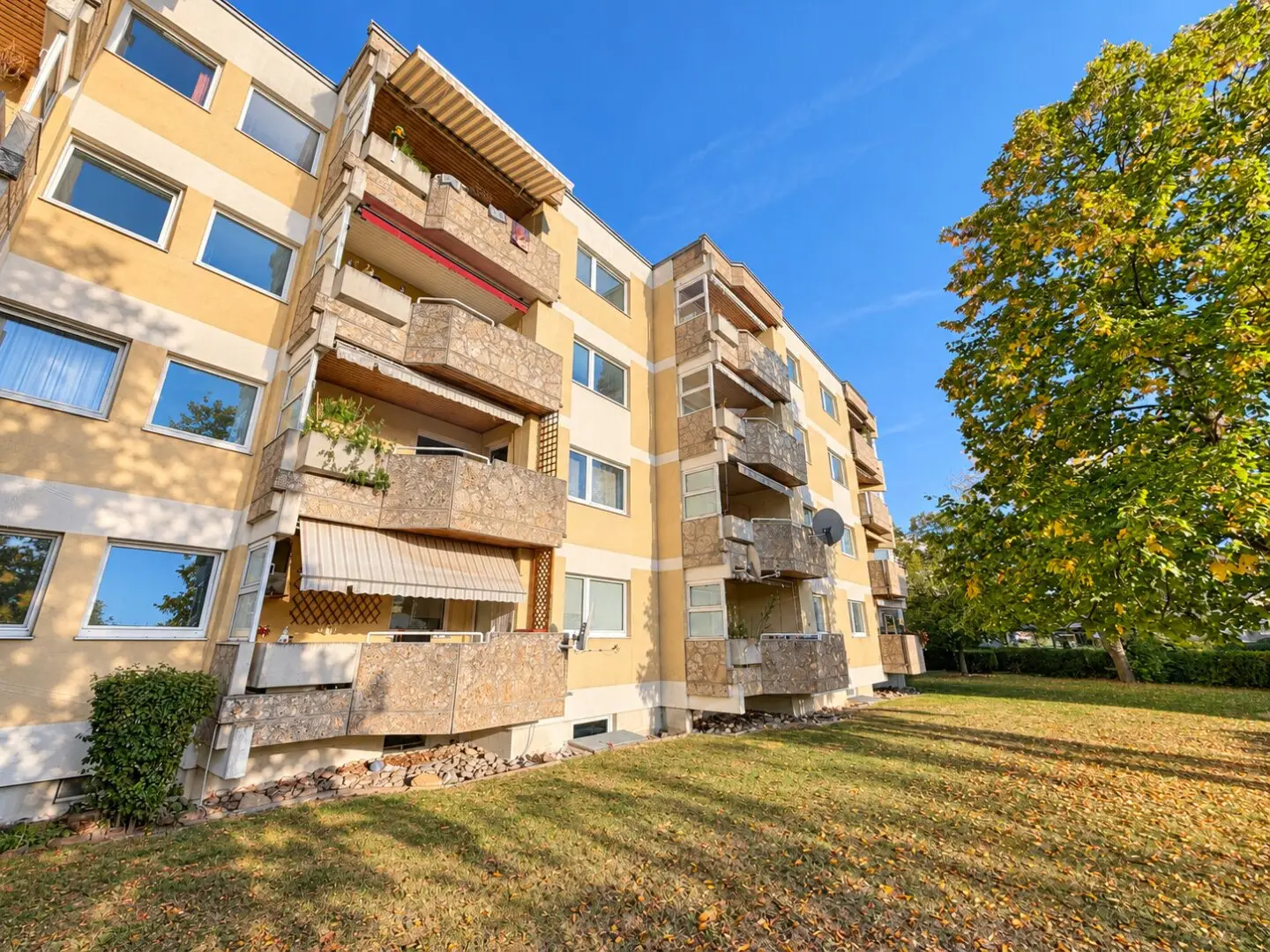 Renovierte 3-Zimmer-Wohnung mit Loggia &amp; Parkplatz in Ternitz