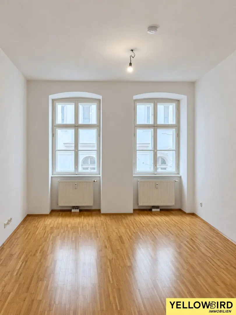 Central 2-room old building apartment I GARAGE I near City Hall I bright rooms
