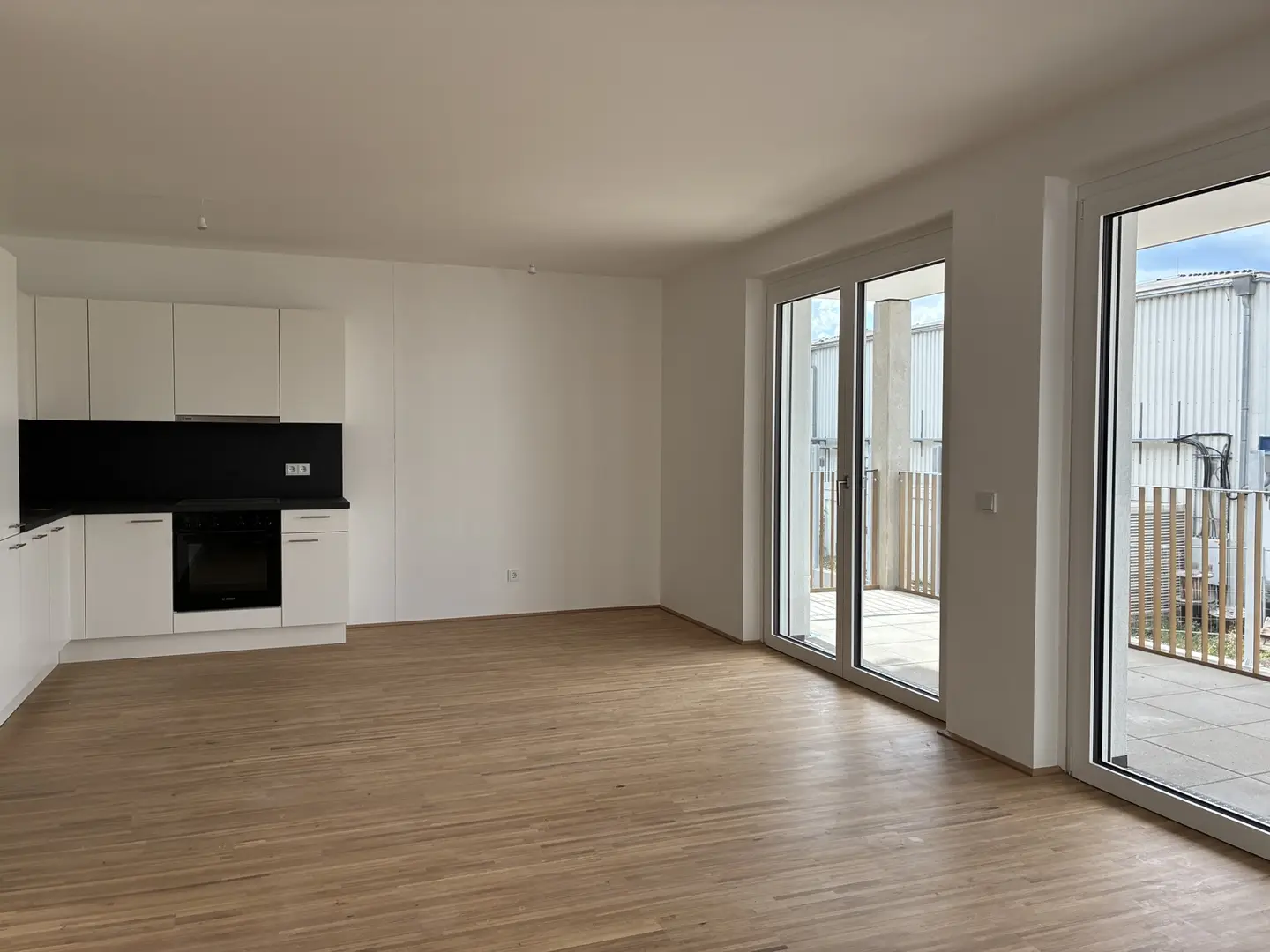 Neubauwohnung mit großer Loggia und hochwertigem Parkett