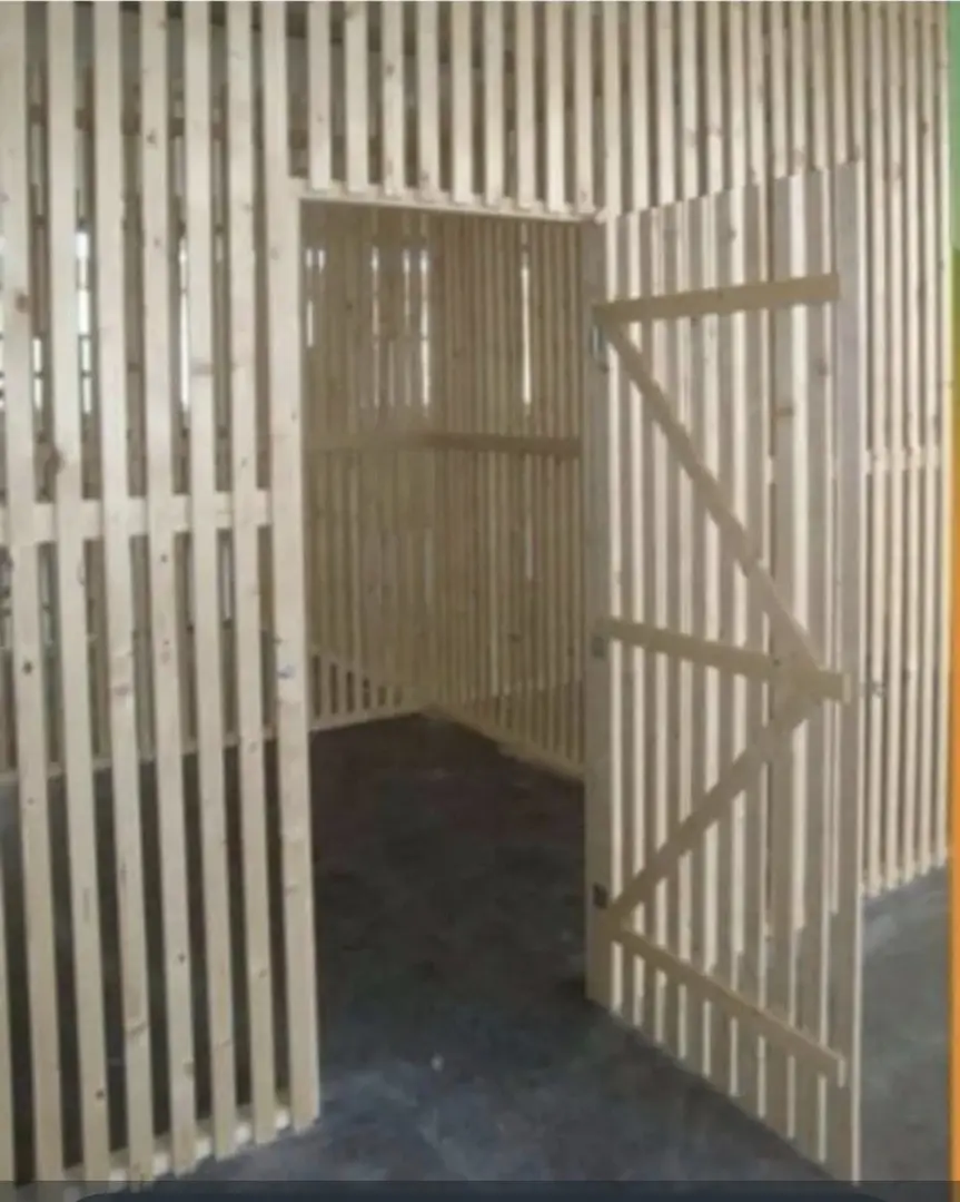 Flexible Lagerboxen in gepflegtem Lager Wohnung