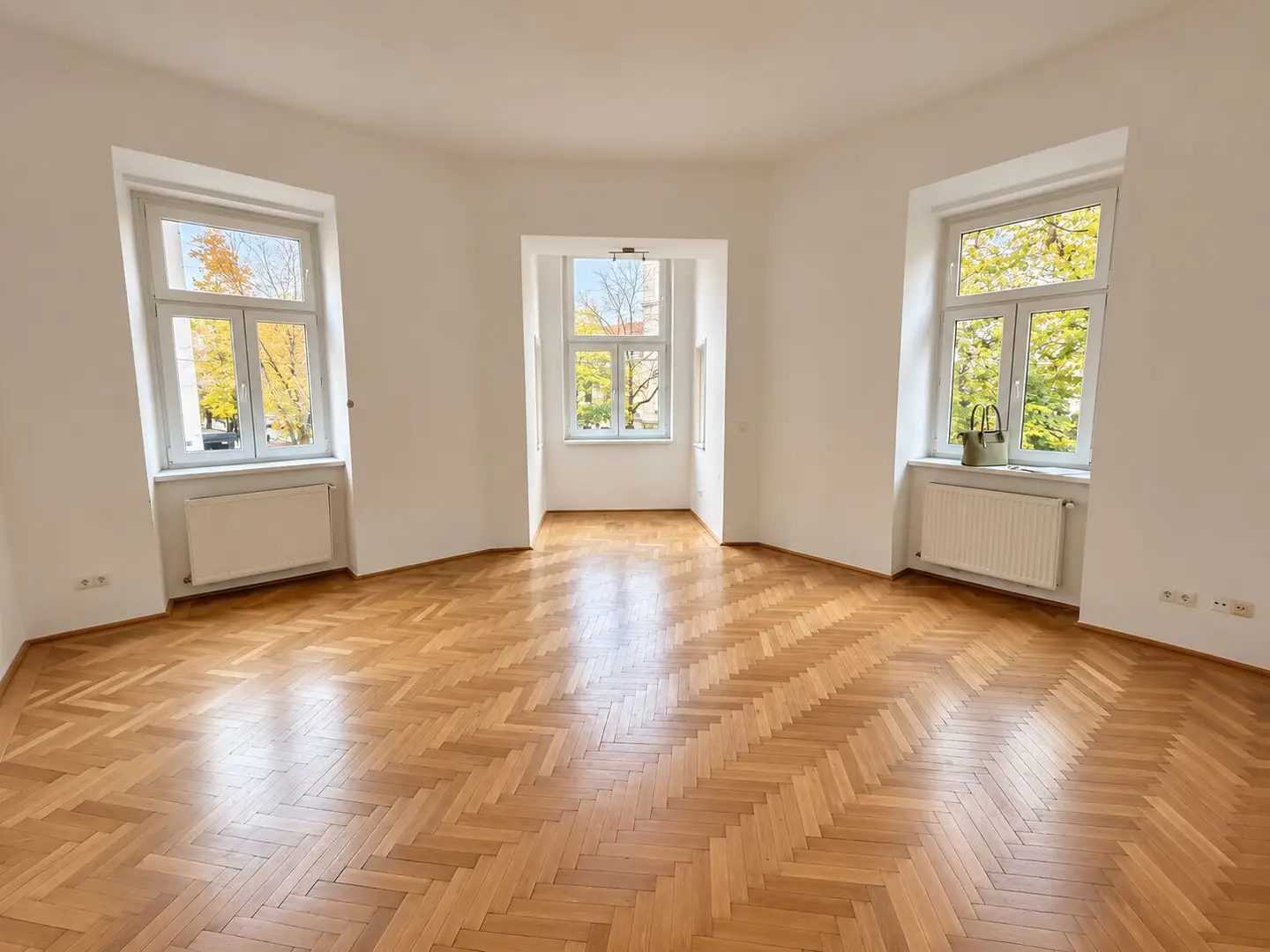 Altbauwohnung mit Fischgrätparkett und viel Licht