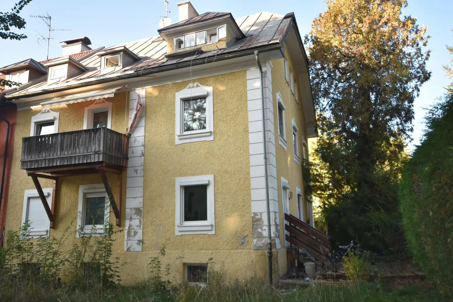 "SCHALLMOOS - Kleines Mehrfamilienhaus in potenzieller Lage"