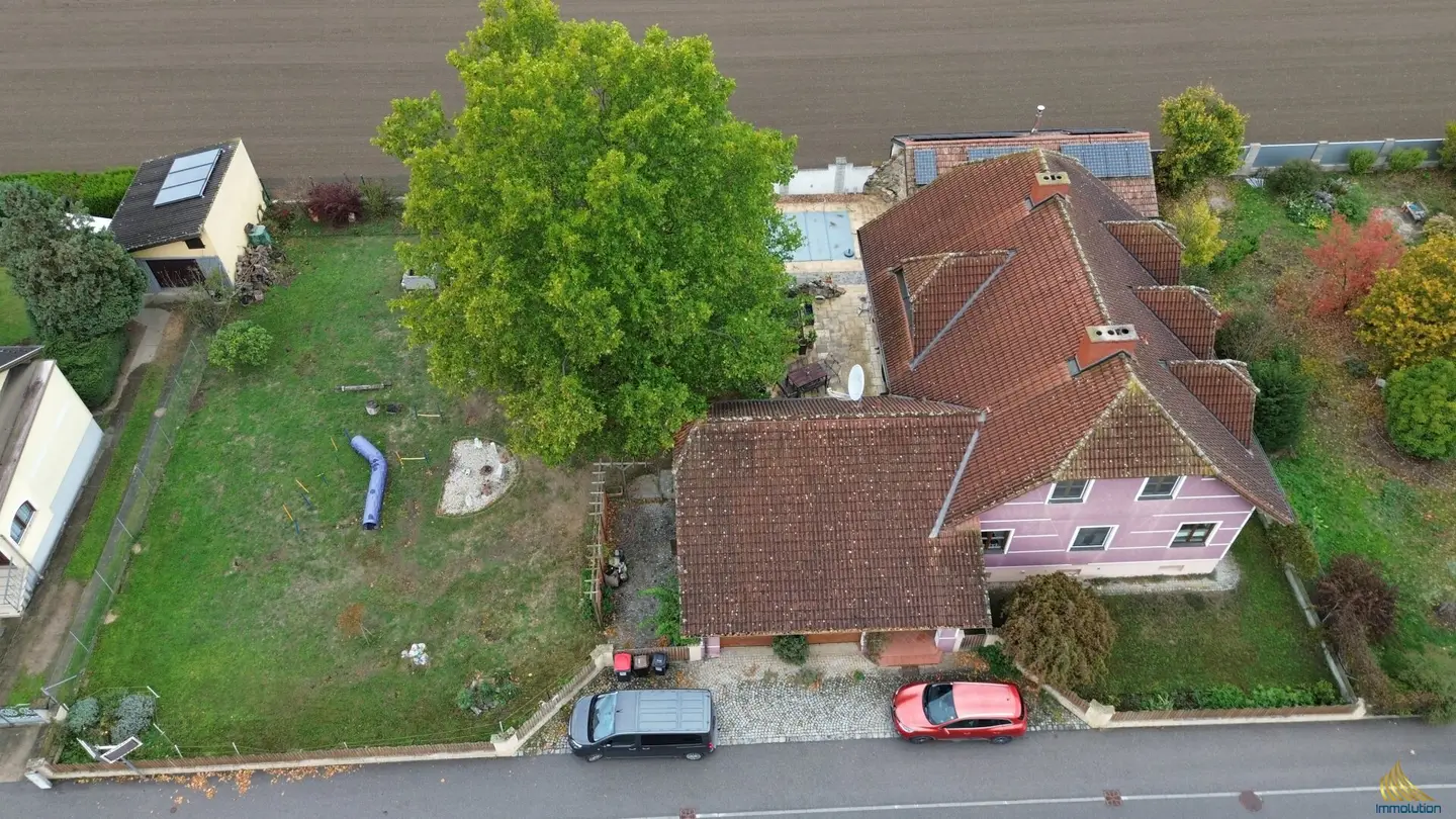 Großzügiges Familienhaus mit erstaunlichem Keller, Sauna, Schutzraum und Außenpool