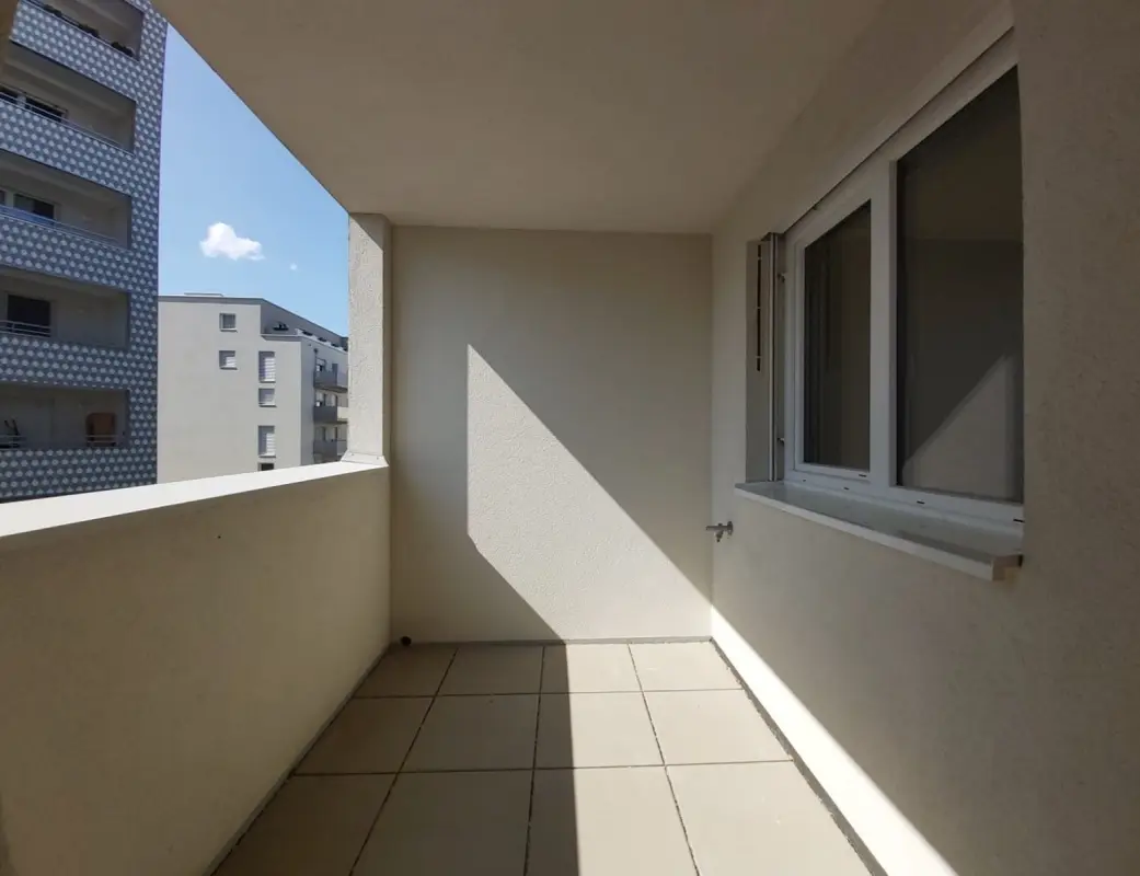 Helle Wohnung mit Loggia und Deckenkühlung