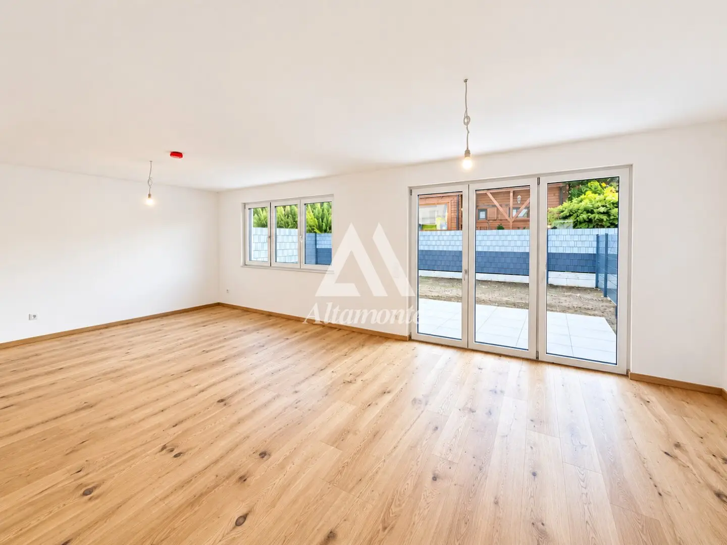 Modern terraced house in Essling – Living in the green on freehold land