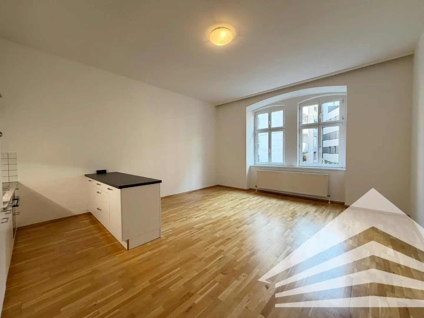 Altbauwohnung mit Gartennutzung und hohen Decken nahe Landstraße
