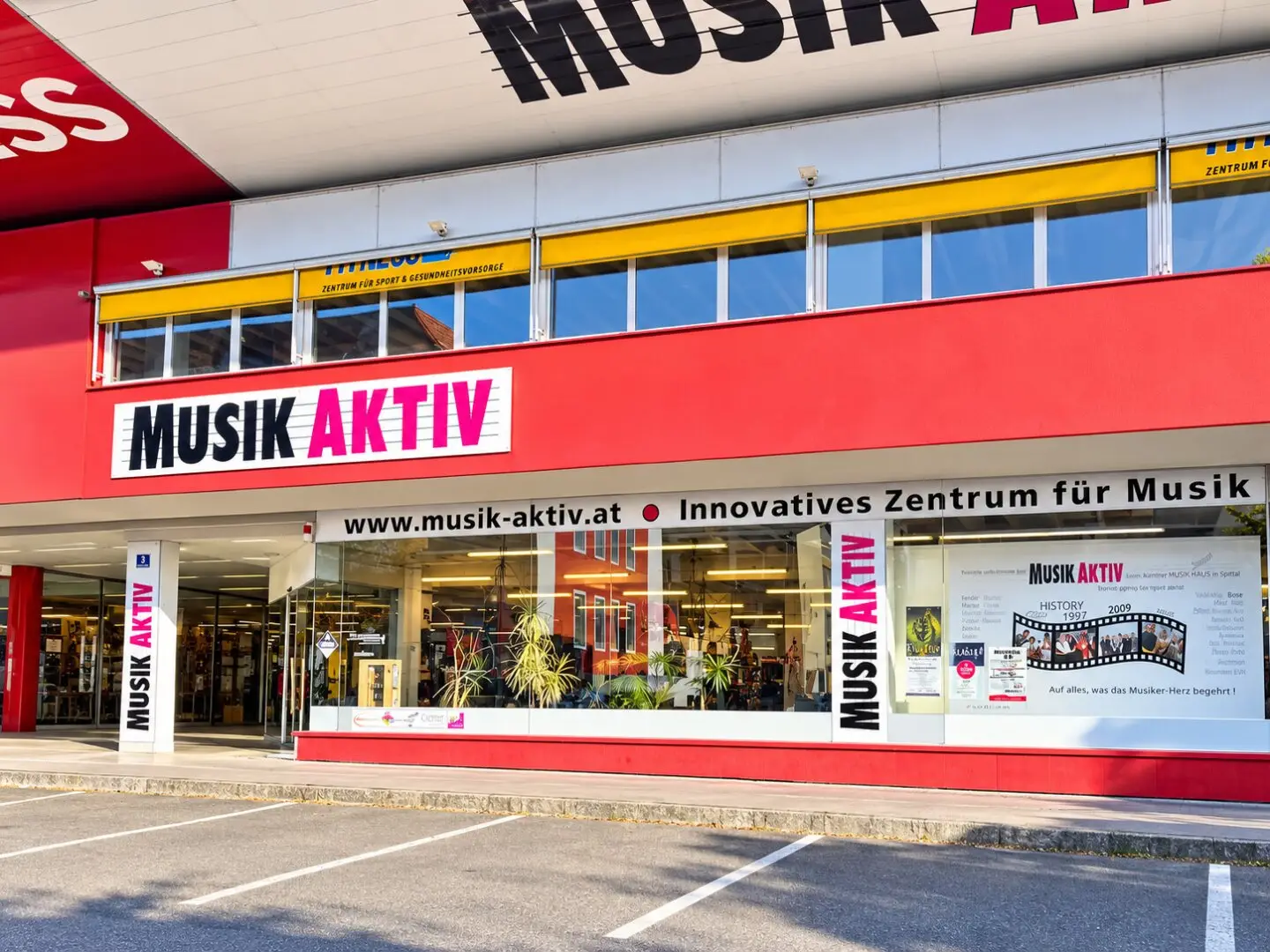 Attractive commercial space of approx. 600 m² in Spittal an der Drau – generous shop window frontage and customer parking