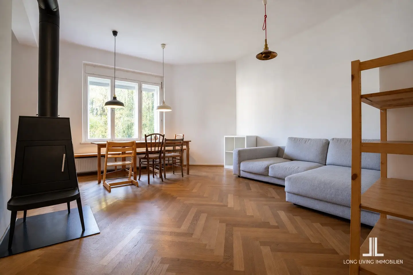 Altbaucharme trifft Architektendesign – hochwertig saniert mit Balkon zum Innenhof