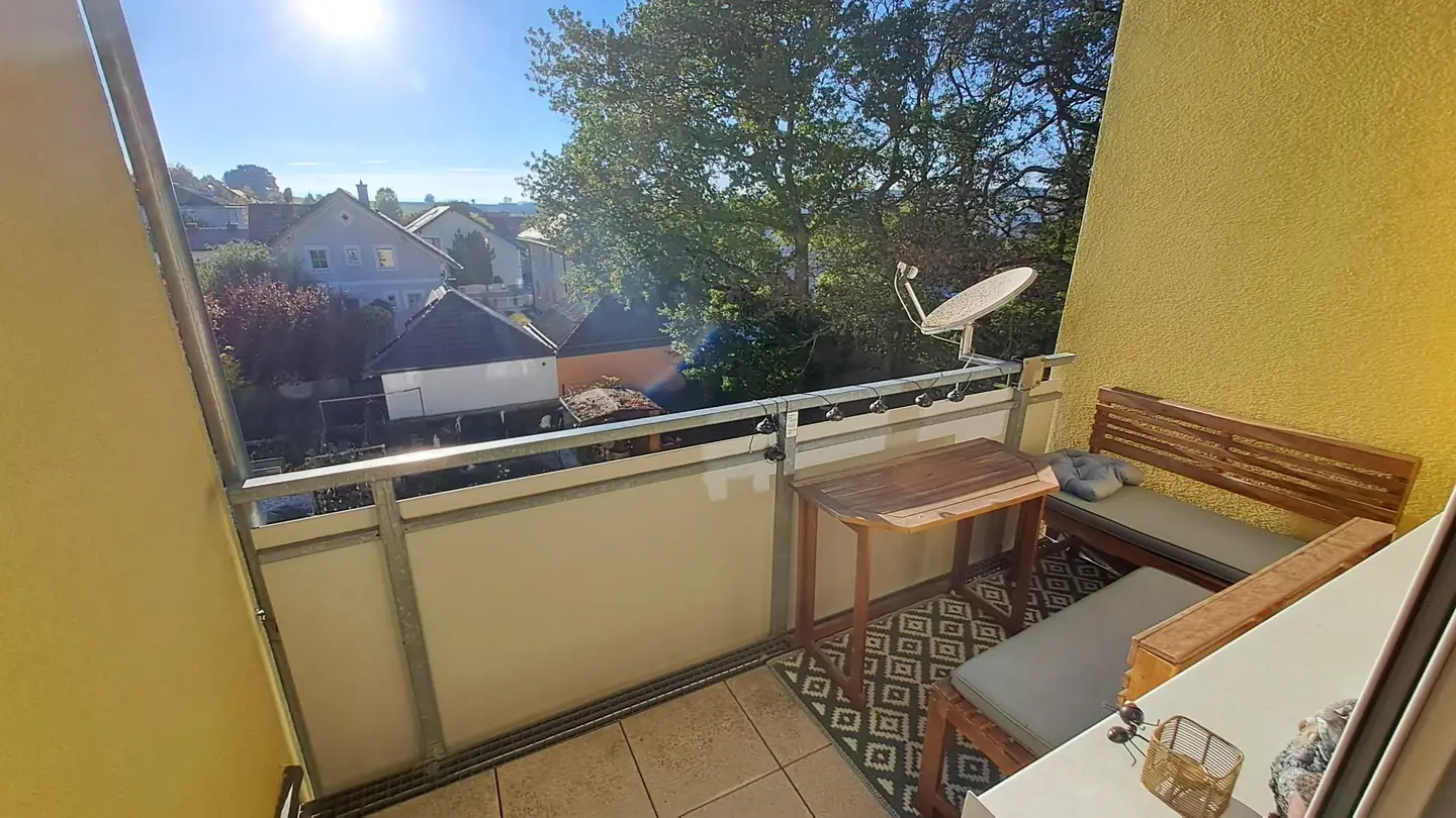Wohnung mit Loggia ruhige grüne Lage und zugeordneter Parkplatz