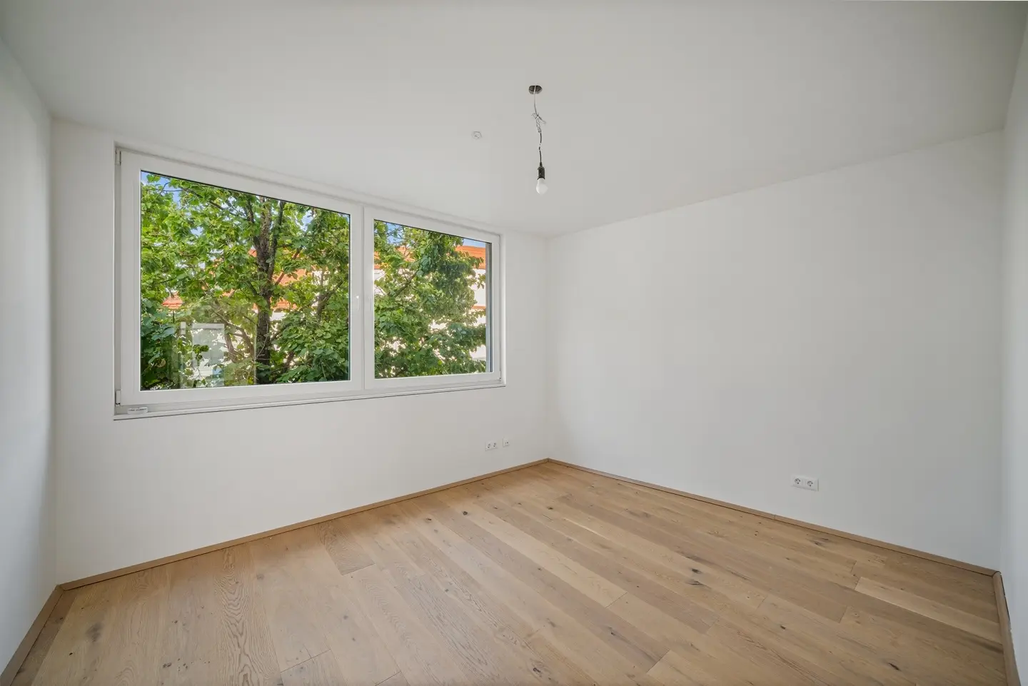 Moderne Wohnung mit Balkon und Fußbodenheizung