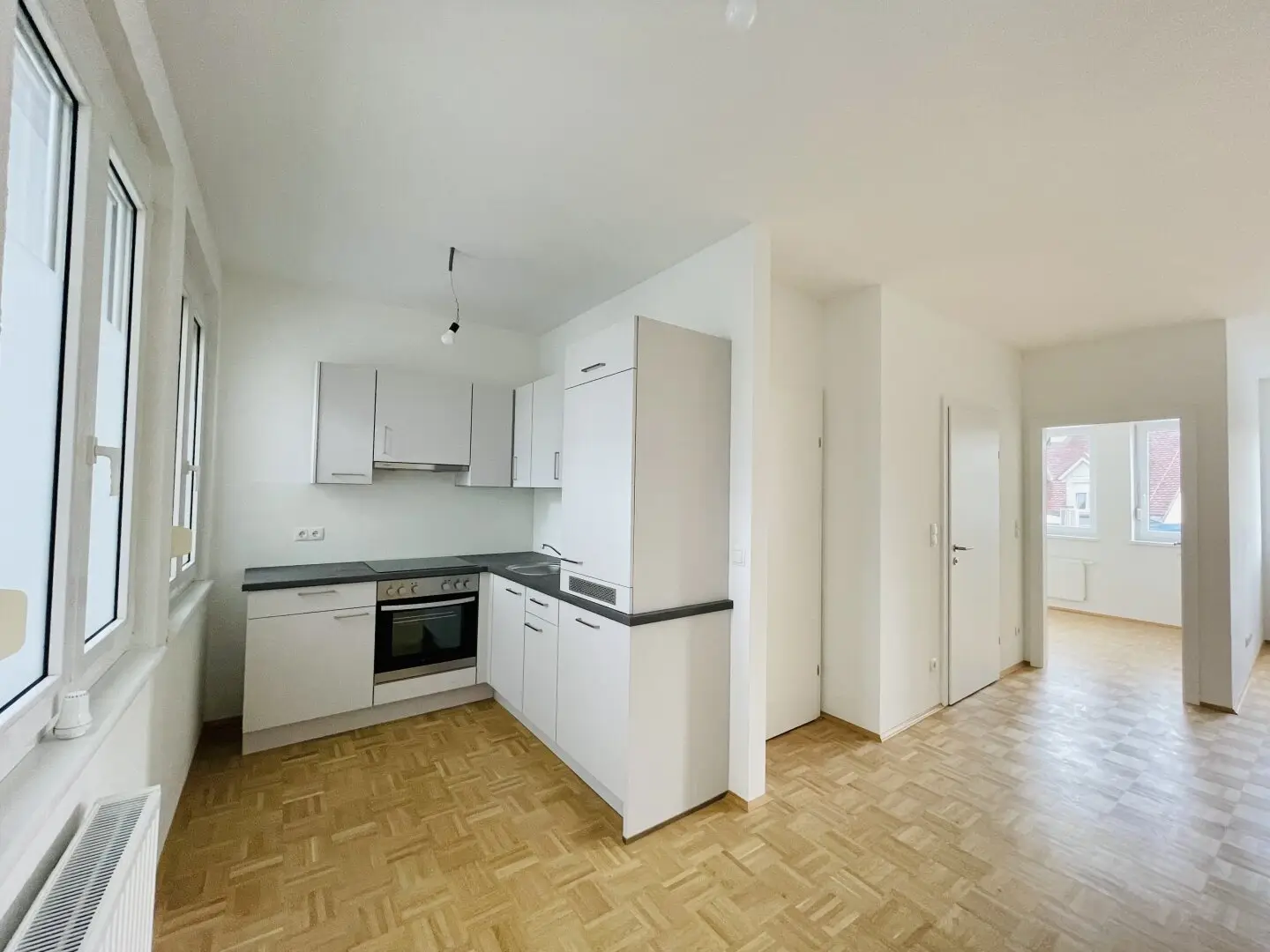 ++WEIZ++ Beautiful 2-room apartment with fitted kitchen