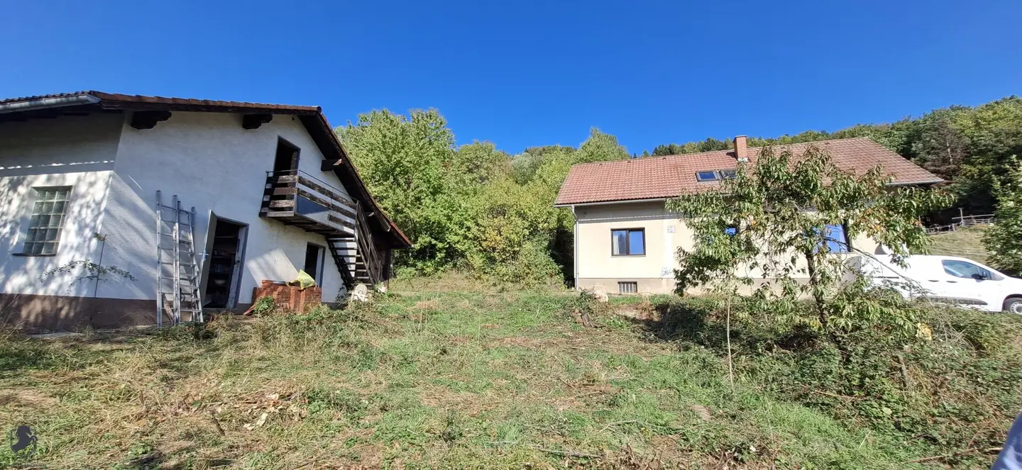 RENOVATION PROJECT WITH POTENTIAL! Single-family house on approx. 1,651 m² plot in Brand-Laaben