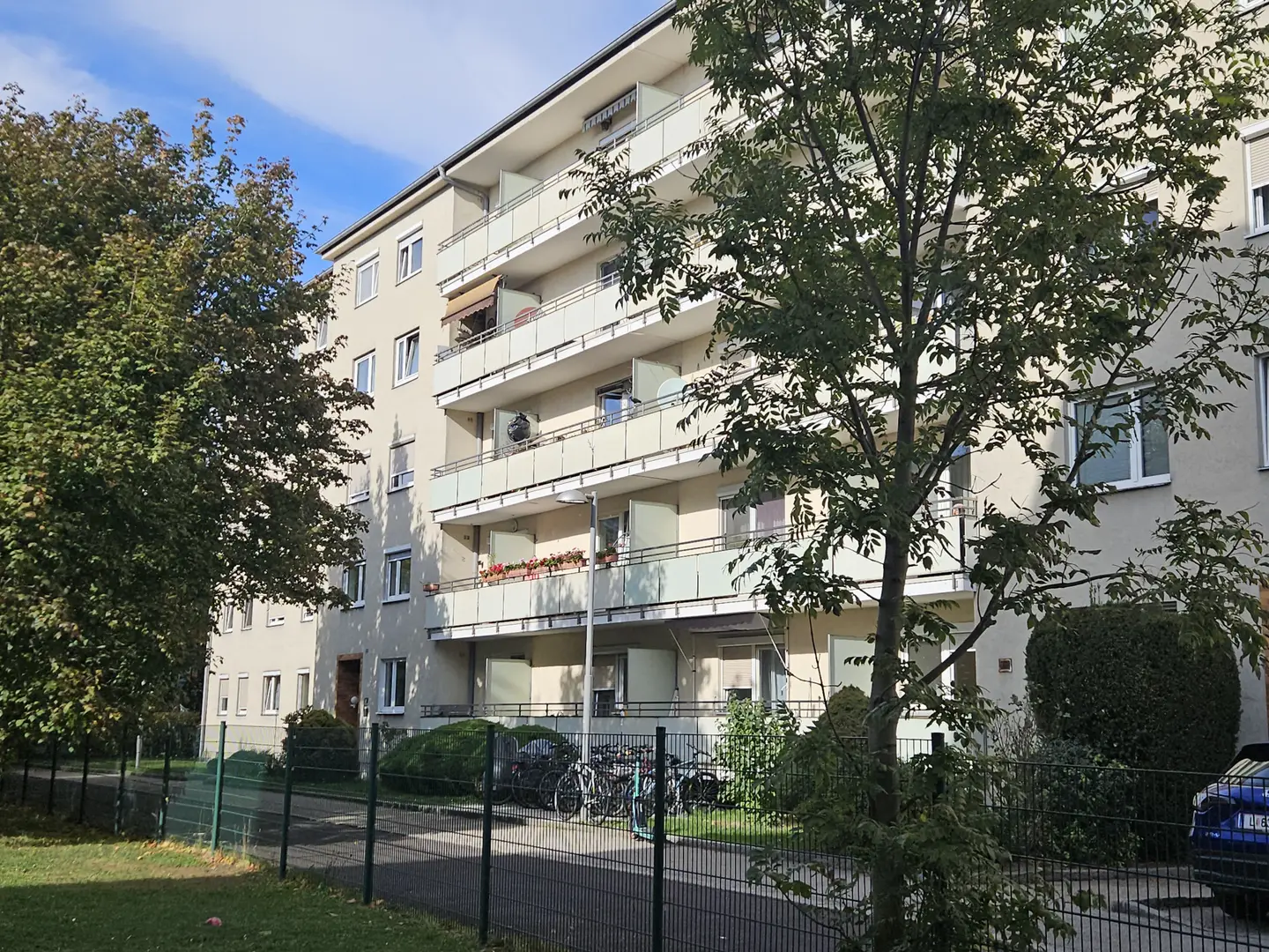 Ruhig gelegene Erdgeschosswohnung mit zwei Loggien und Kellerabteil