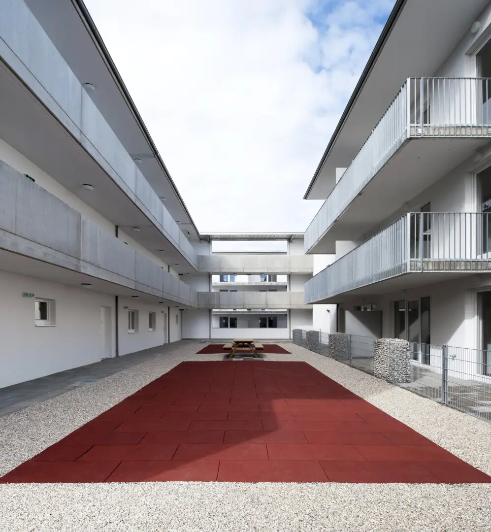 4 Außen