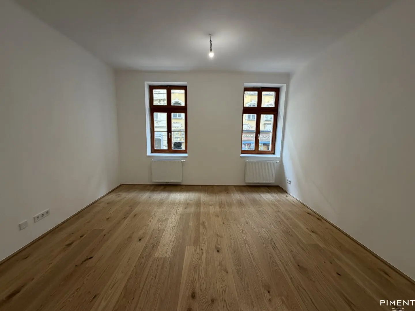 GENERALSANIERTE 4,5 ZIMMER WOHNUNG - NAHE NASCHMARKT - UNBEFRISTET!