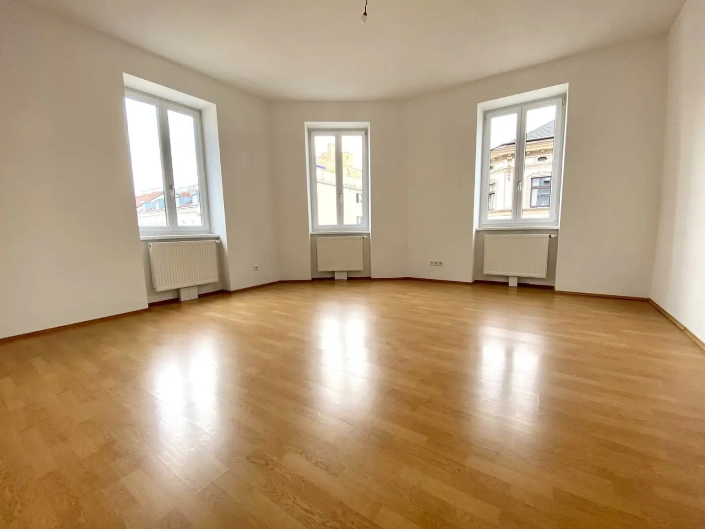 Comin Soon.. Traumhafte &amp; Helle 2-Zimmer-Altbauwohnung | Unbefristet | Barrierefrei