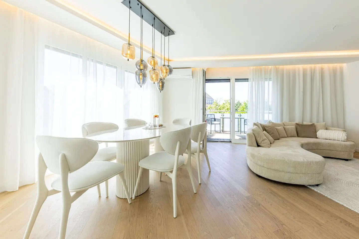 Klimatisierte Dachgeschosswohnung mit Balkon und Fernblick