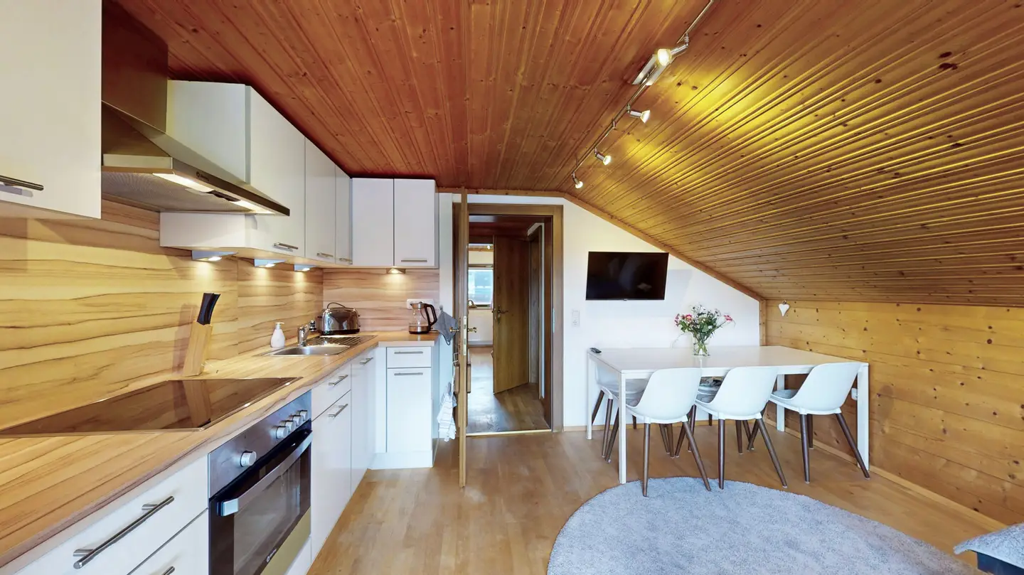 Gemütliche Dachgeschosswohnung mit Balkon und Bergblick