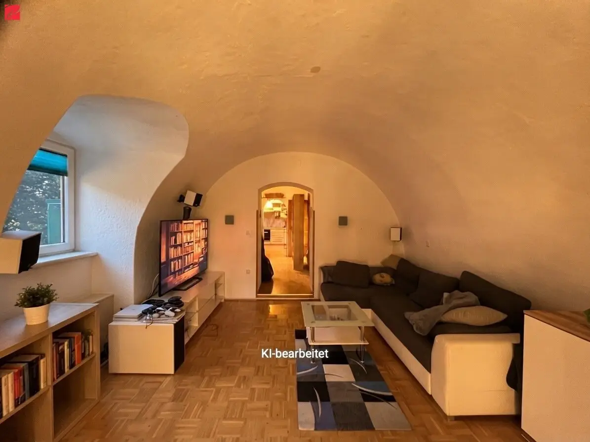 Wohnzimmer: Blick von der Terrassentür Richtung Esszimmer und Küche