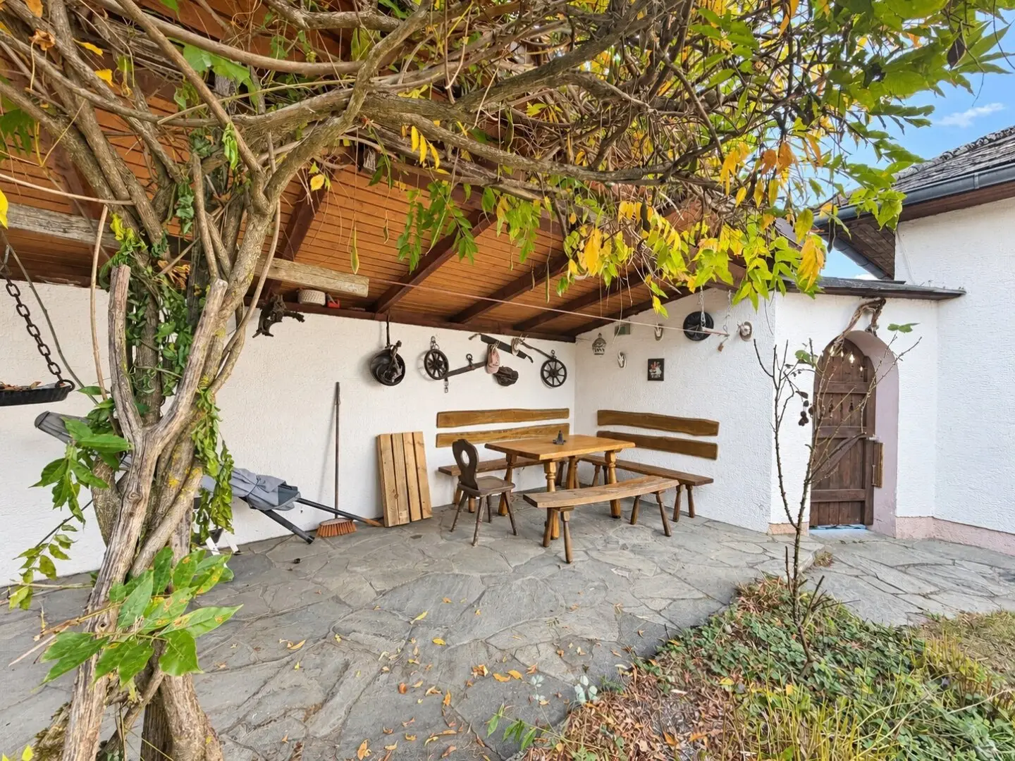 Charmantes Wohnhaus mit großem Garten und überdachter Terrasse in ruhiger Lage von Ranshofen