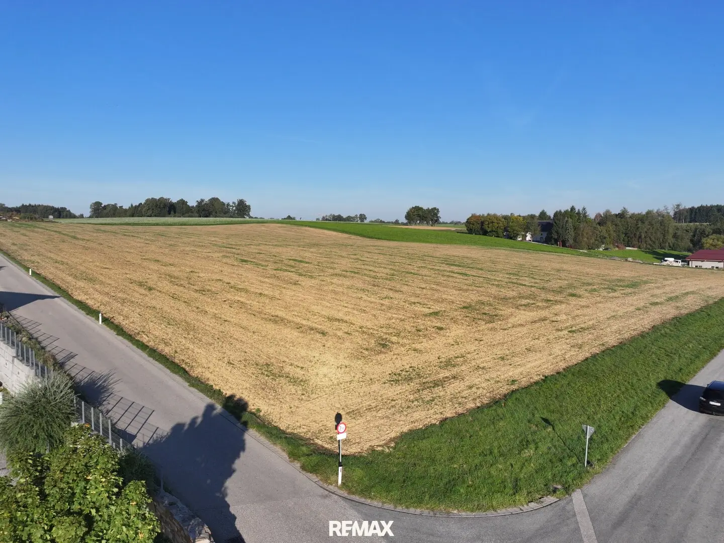 seitlicher Blick aufs Betriebsbaugebiet