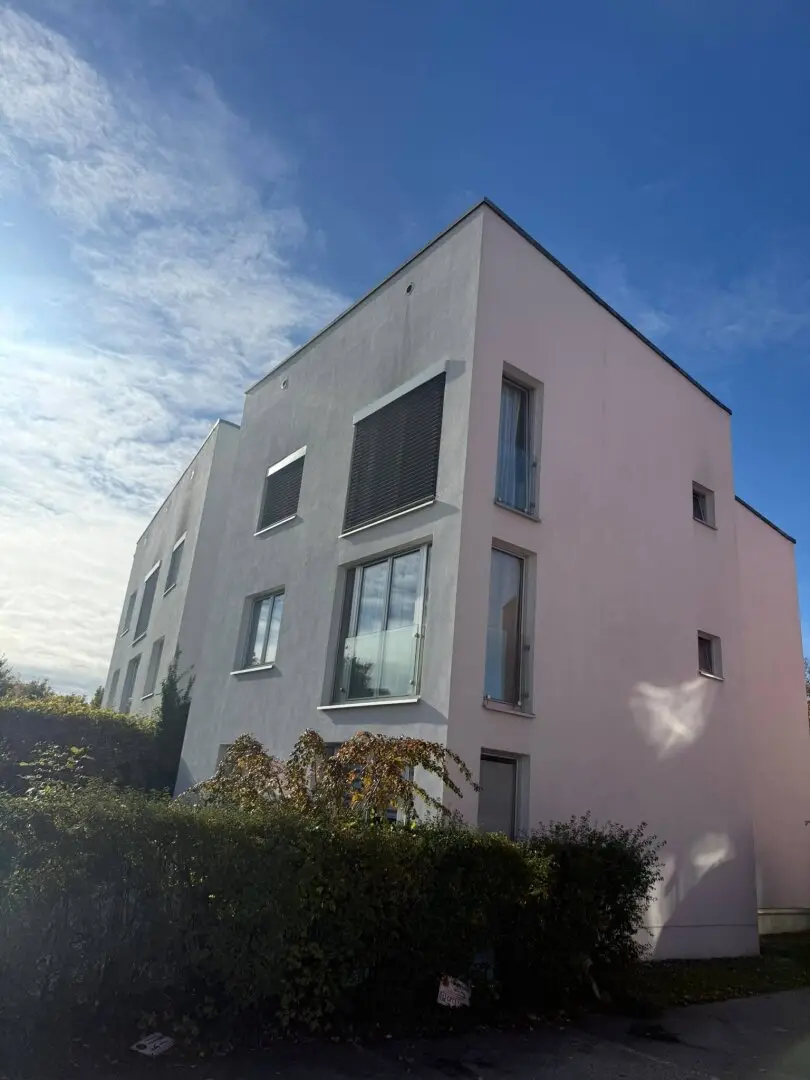 Top ausgestattetes GARTENAPARTMENT mit einer EXTRA TERRASSE und einem TIEFGARAGENPLATZ