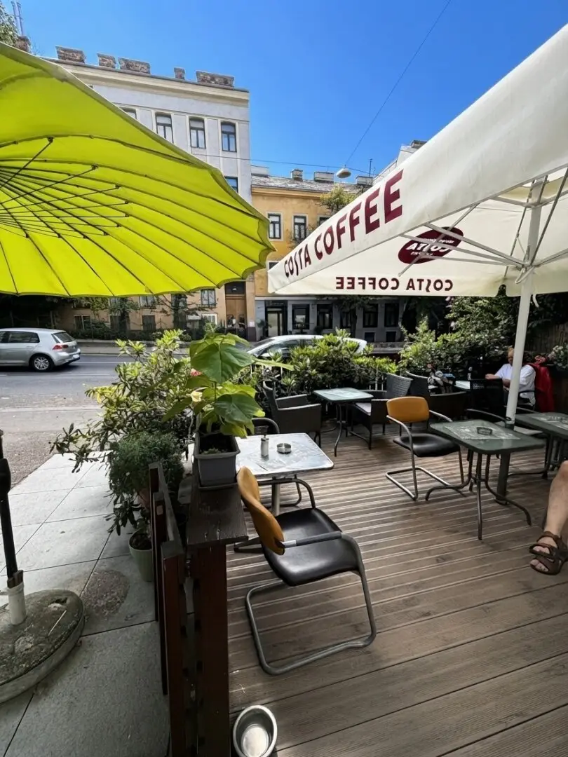 Attraktives Geschäftslokal mit großzügigem Gastbereich und Terrasse in 1150 Wien zu verkaufen !