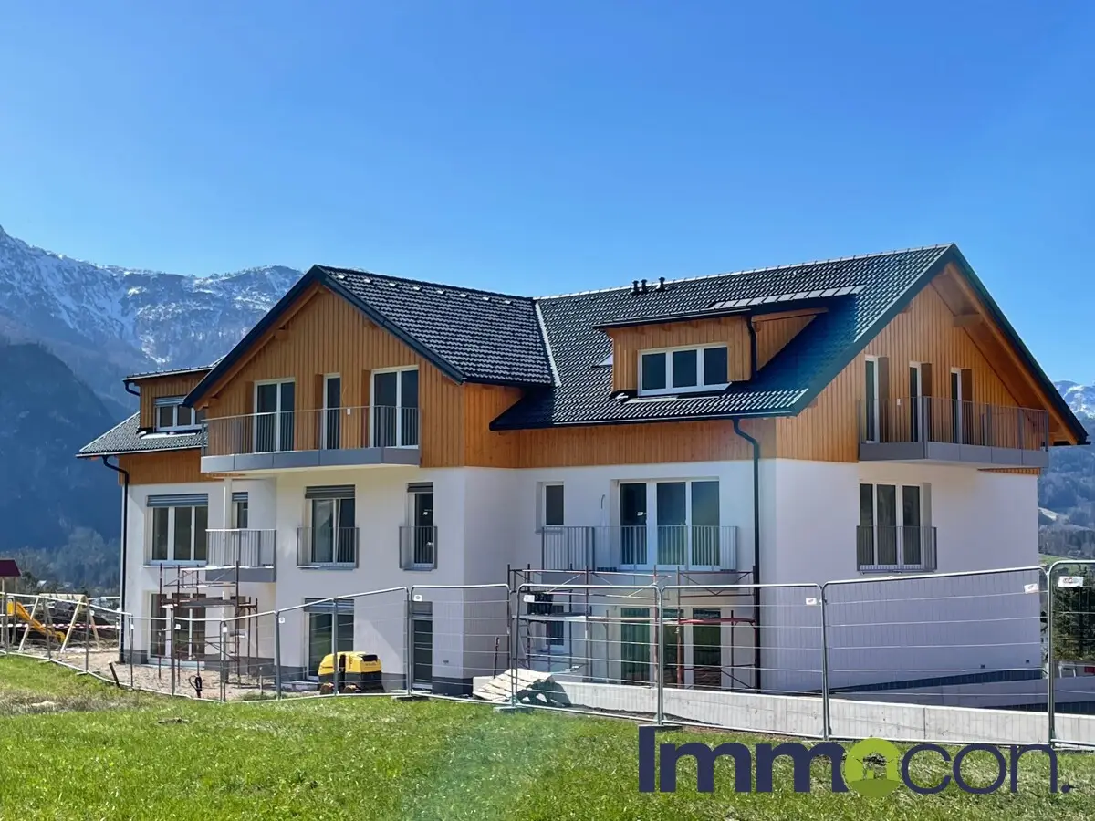 Dachgeschosswohnung in Aussichtslage mit Carport