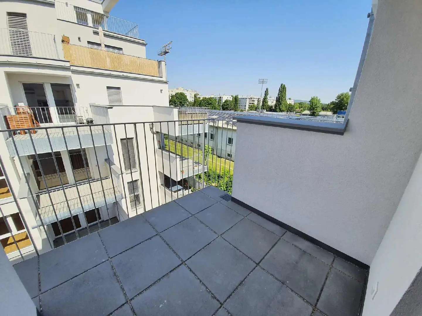 Hochwertige Dachgeschosswohnung mit Terrasse und Grünblick