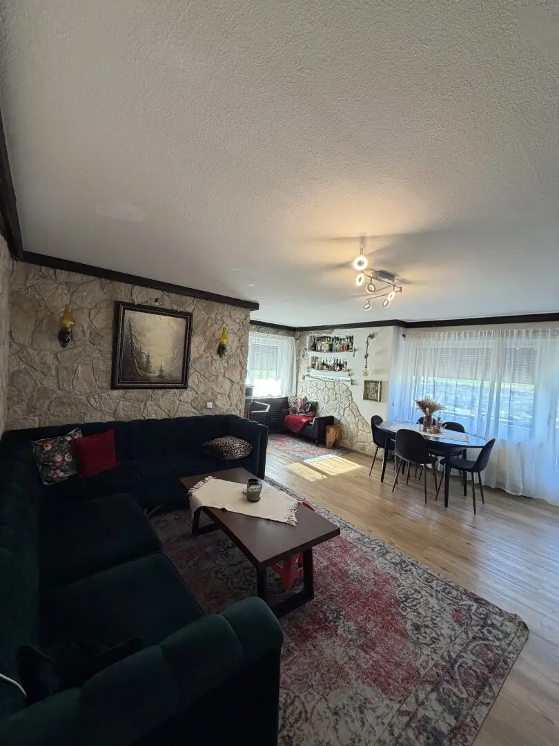 Schwaz: 4-room apartment with garden, two balconies and rented studio