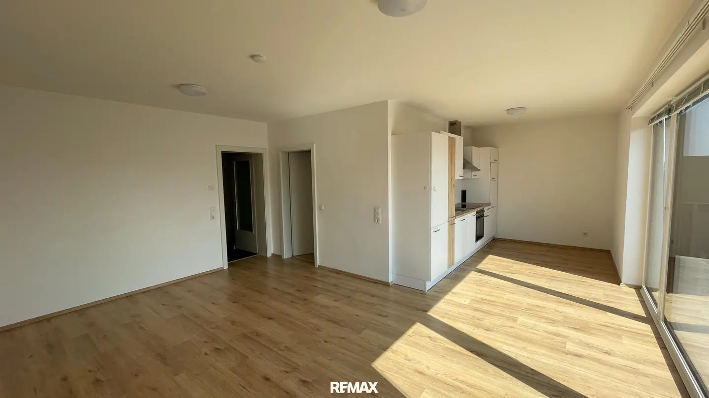 Moderne Wohnung mit Balkon und Einbauküche!