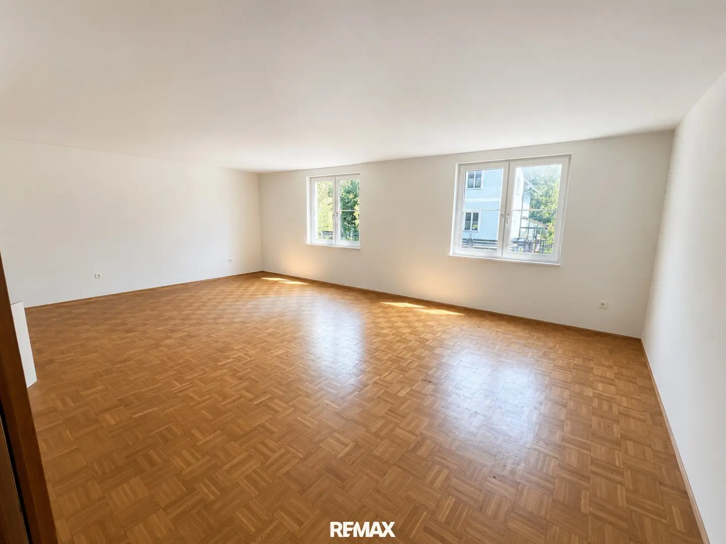 Space for the whole family – 6-room house with large garden in Baden
