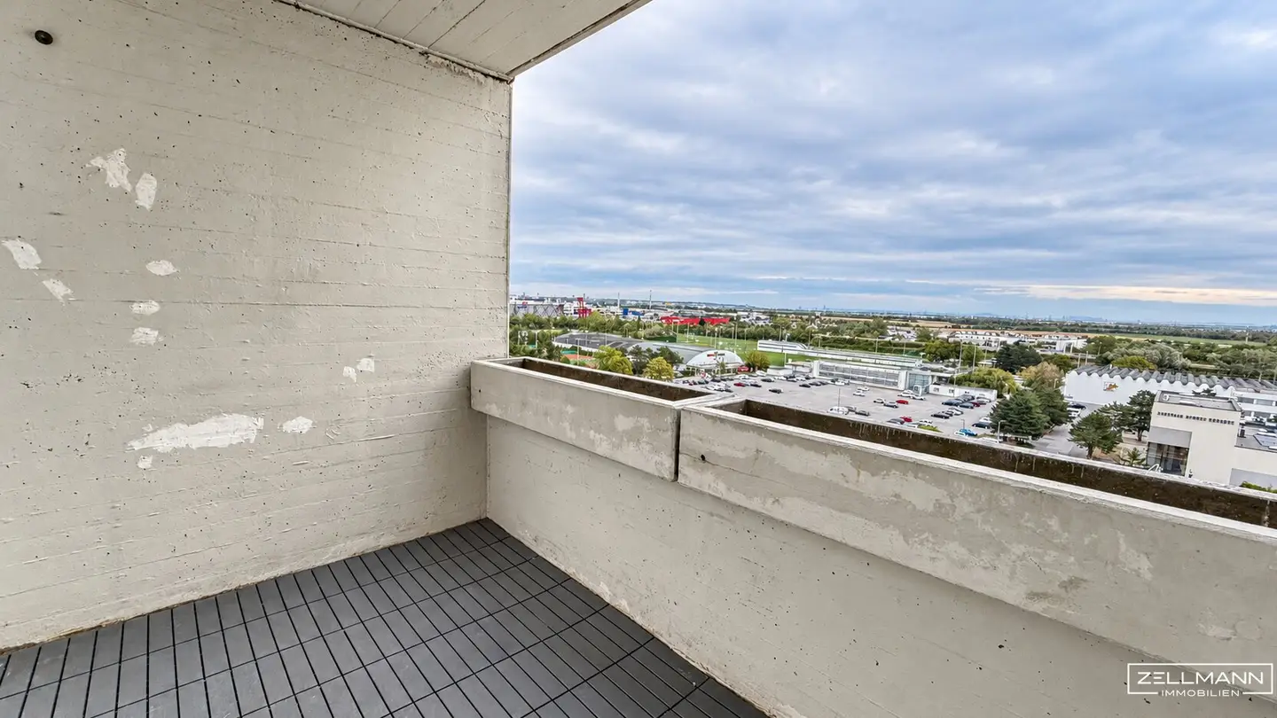 Ihr Logenplatz über der Südstadt – 3 Zimmer, große Loggia und herrlicher Weitblick im 9. Liftstock! | ZELLMANN IMMOBILIEN