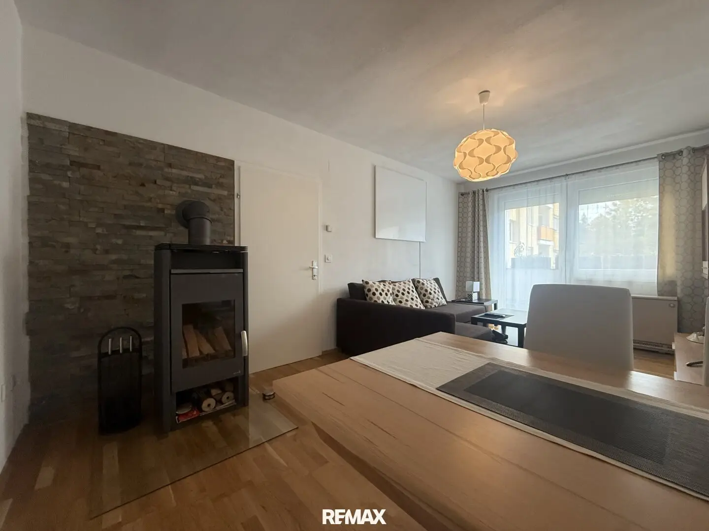 ****Neuwertige, komplett sanierte, möblierte 61 m² 2 Zimmer Wohnung inkl. Loggia und Schwedenofen****