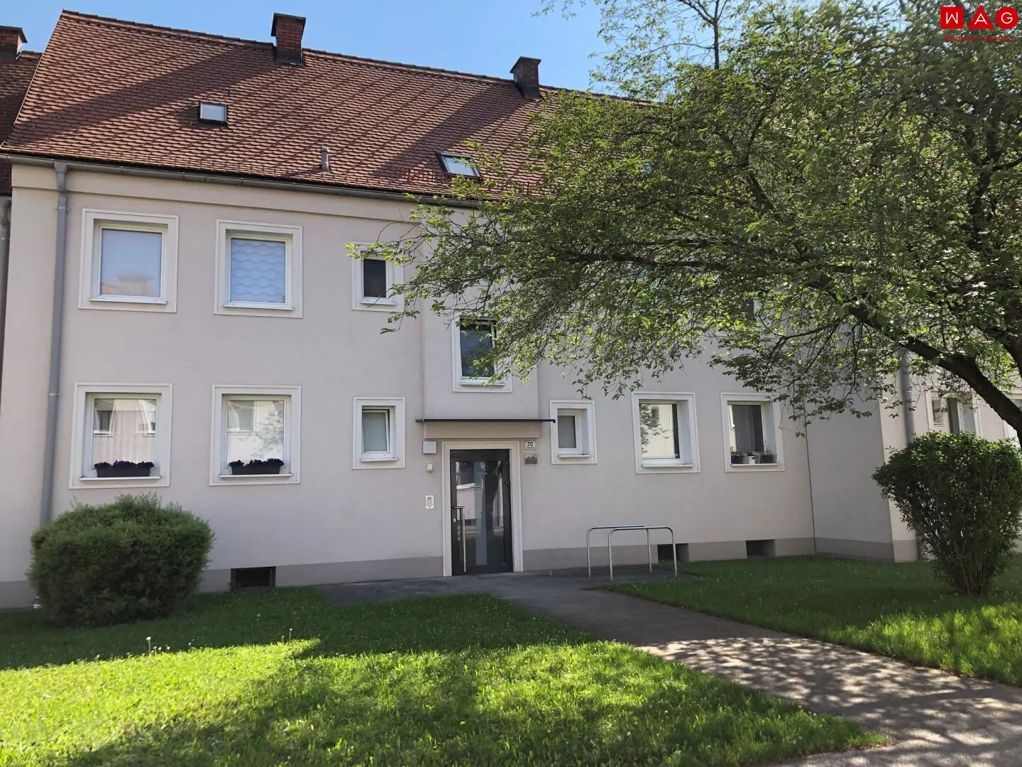 Teilmöblierte 3-Zimmerwohnung mit Badewanne und herrlichem Grünblick in ruhiger Siedlungslage von Steyr-Münichholz! Verfügbar ab Jänner 2027 mit Ablösemöglichkeit!