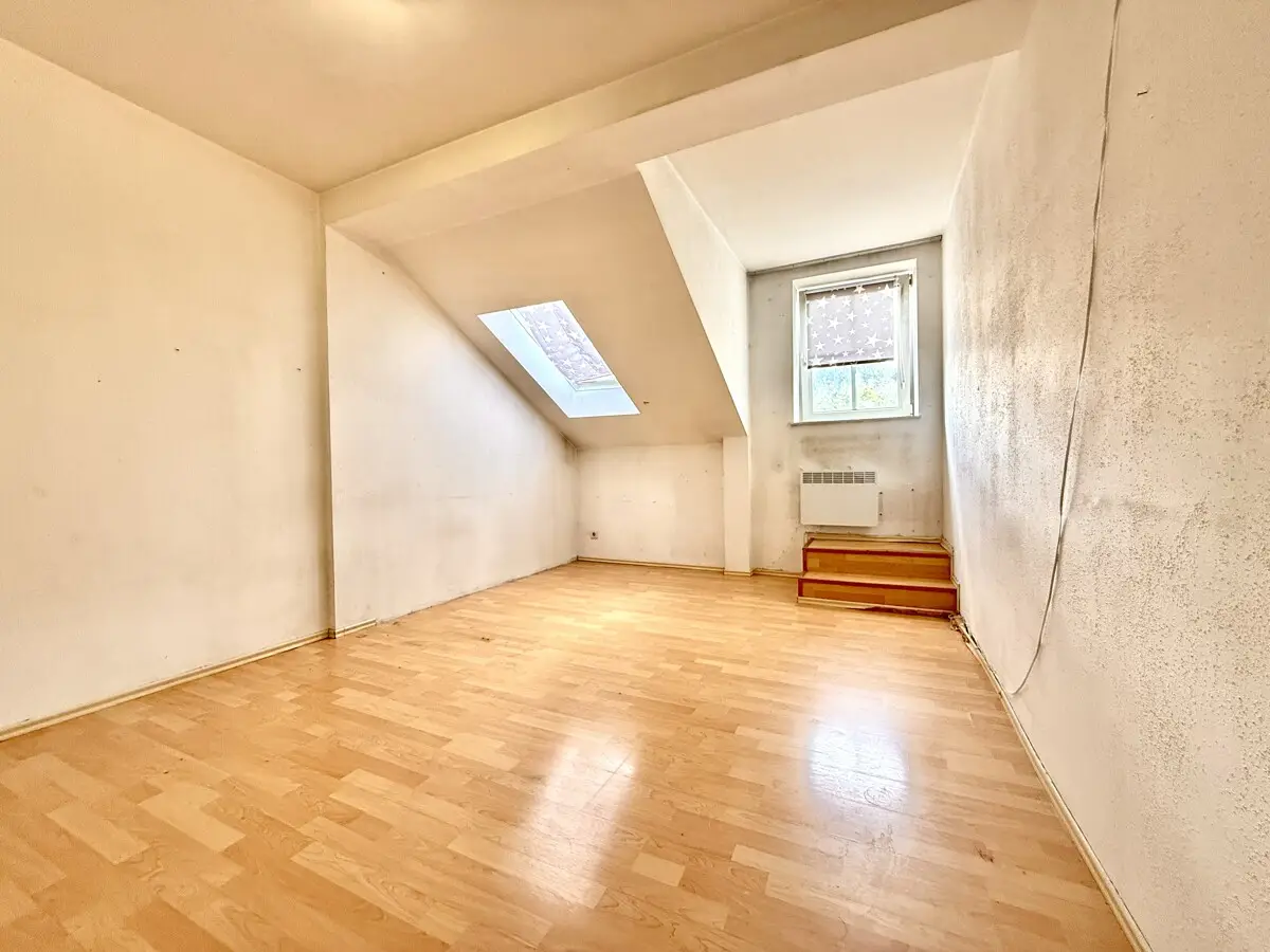 Dachgeschosswohnung mit Ausblick und Bahnhofsnähe