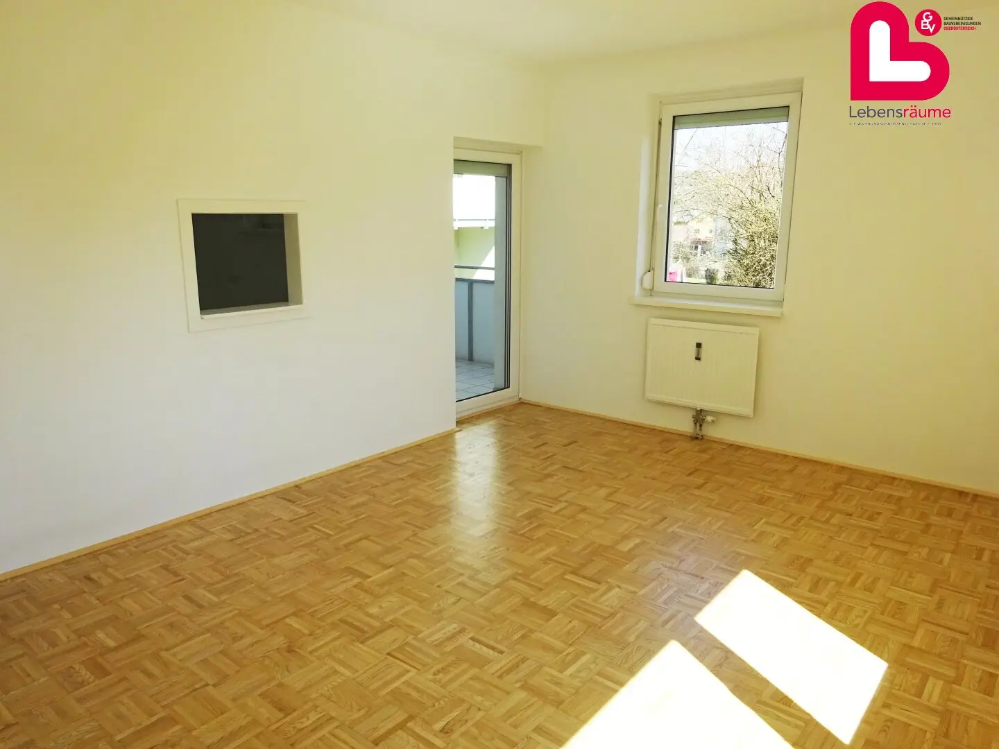 Bright 4-room apartment with loggia on the ground floor