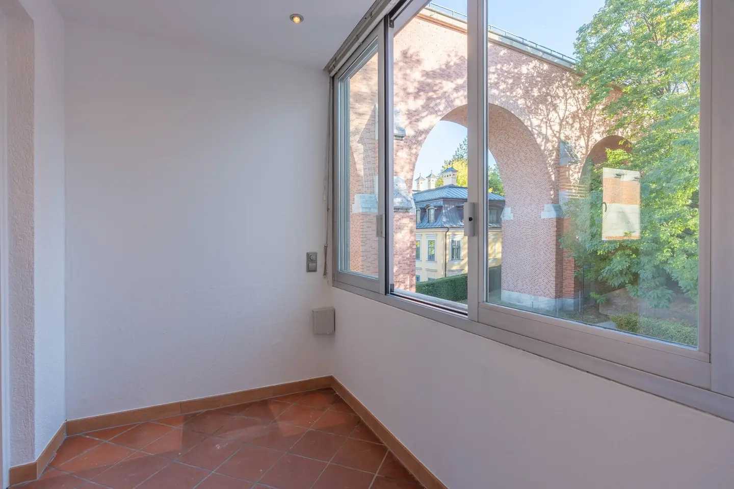 Loggia mit Blick auf Aquädukt