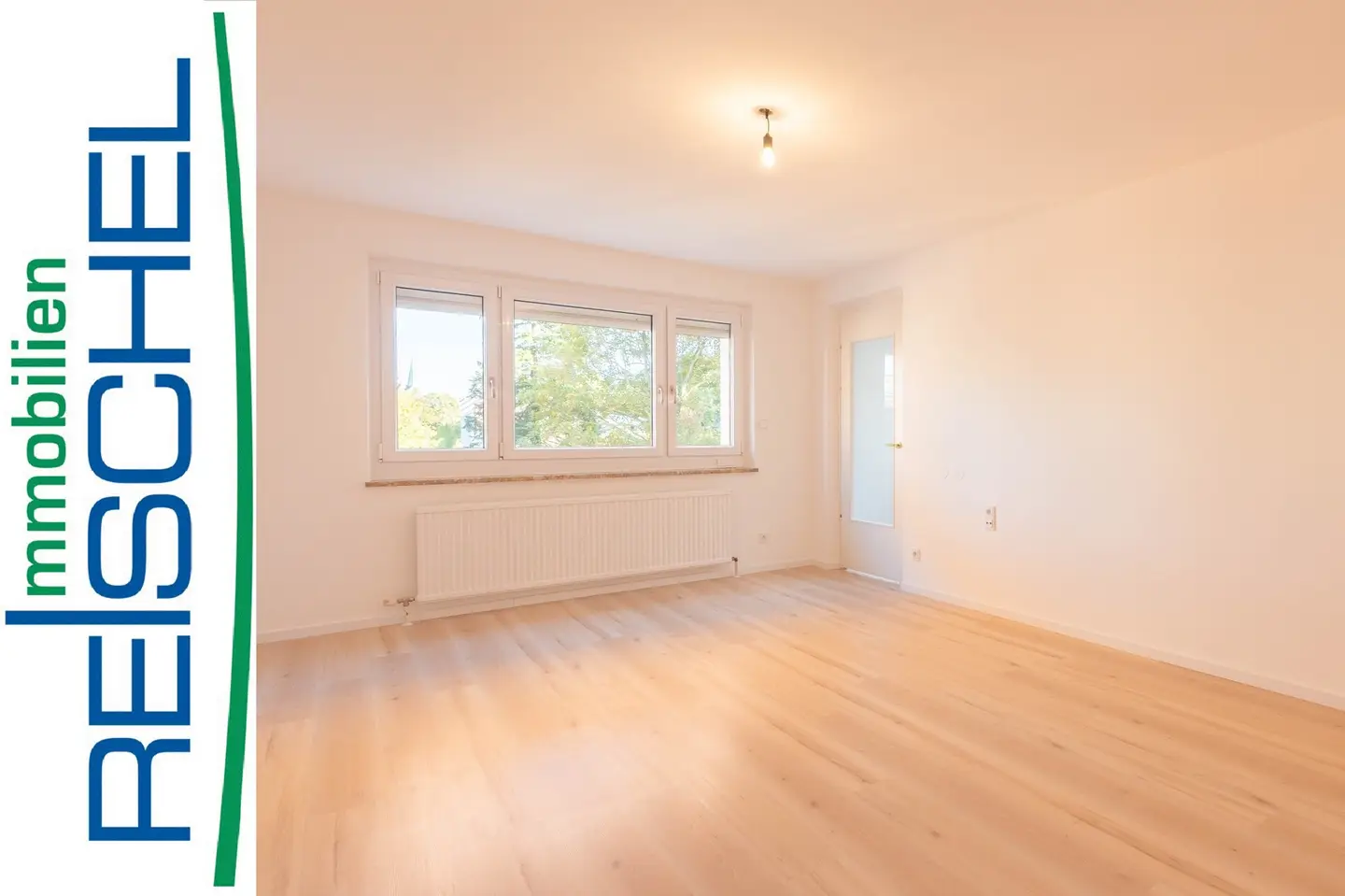 Helle Wohnung mit verglaster Loggia und Blick auf das Aquädukt