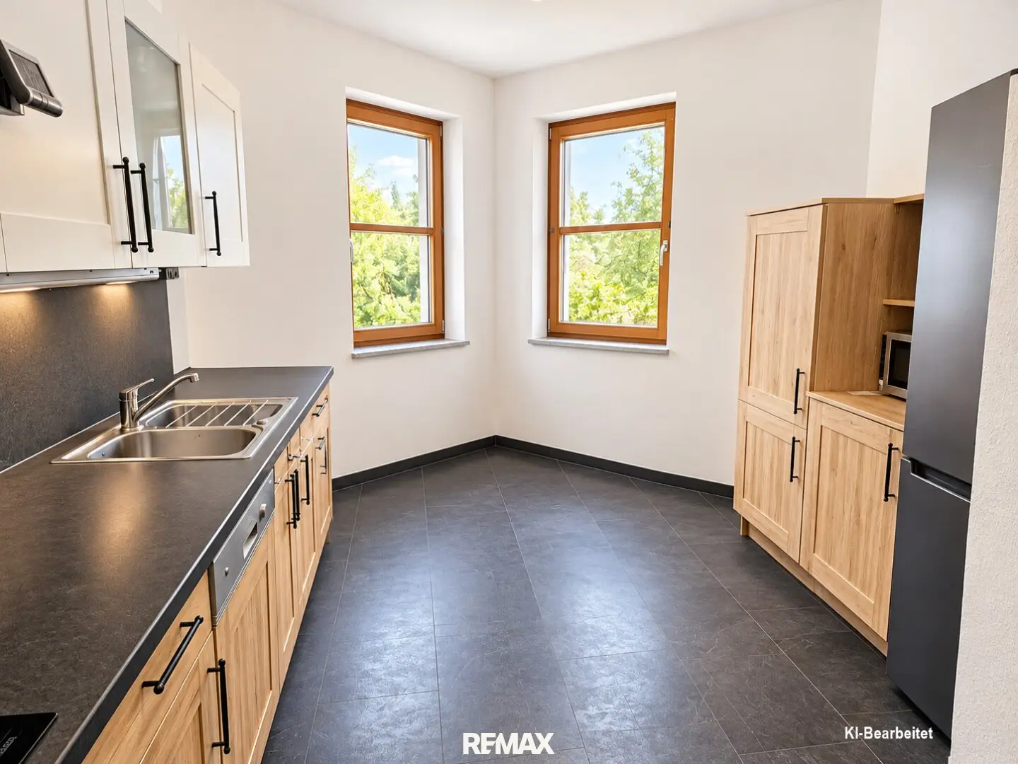 Helle, gepflegte 4-Zimmer-Eigentumswohnung mit Loggia nahe Lindetwald