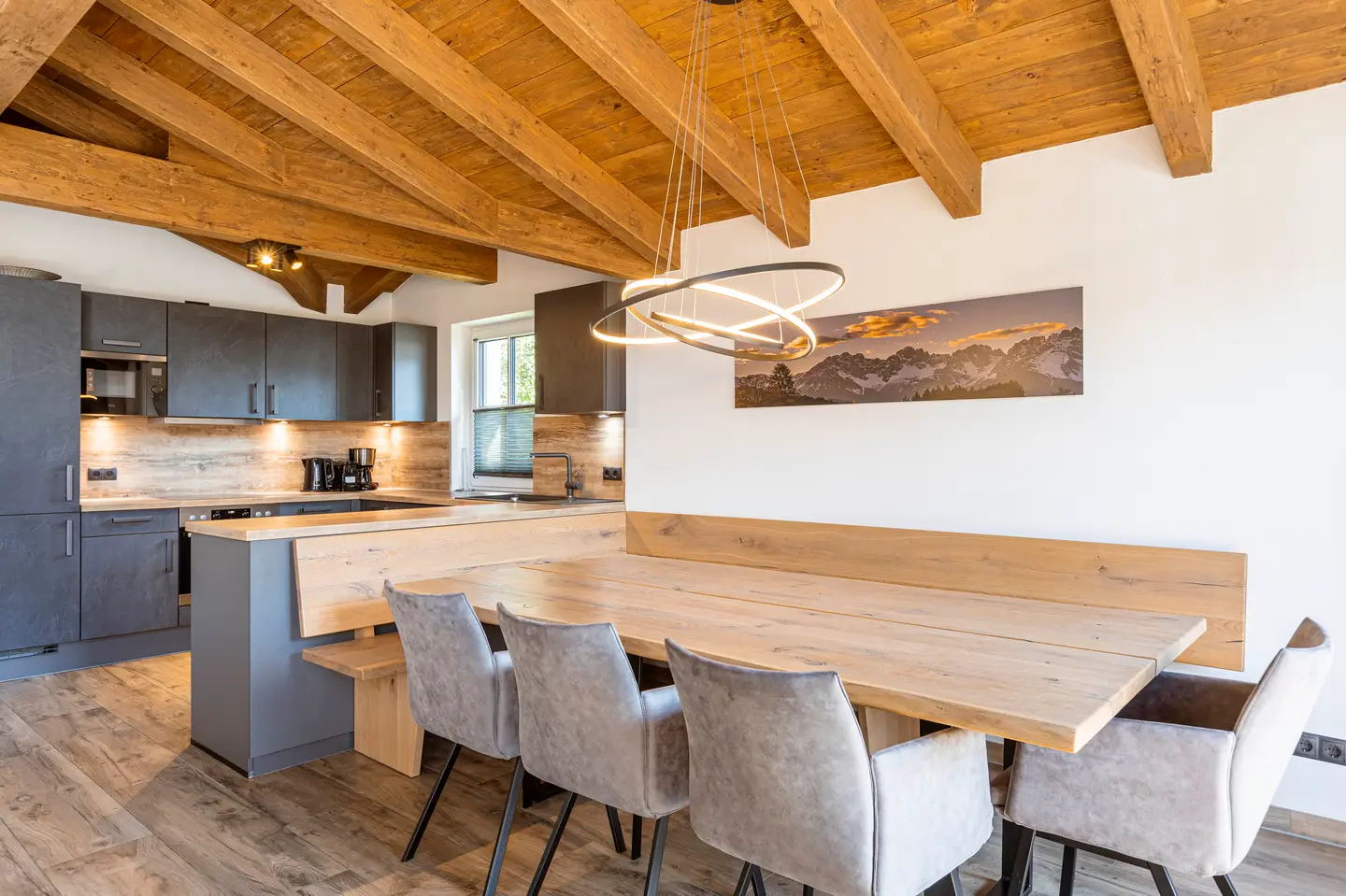Neuwertige Ferienwohnung mit Sauna und Bergblick