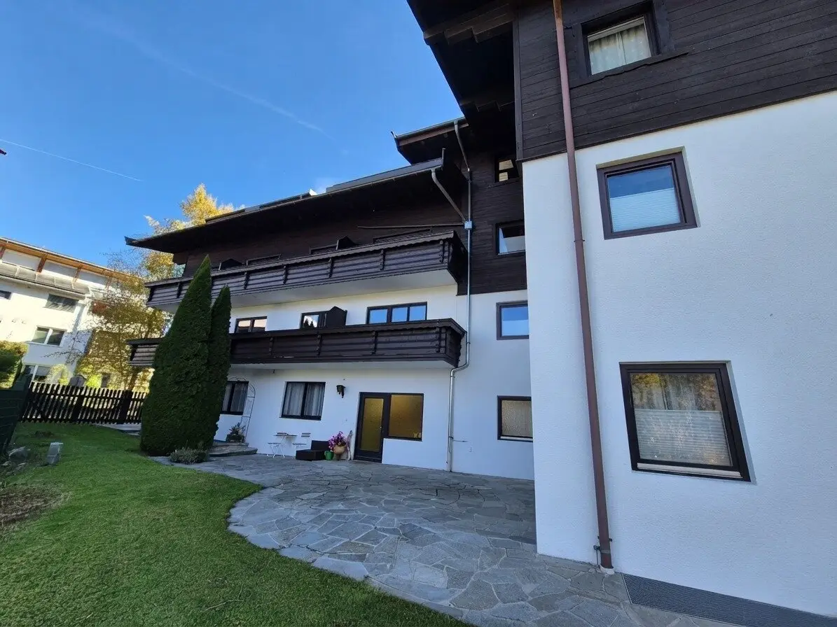 Wohngebäude Eingangsbereich Erdgeschoß