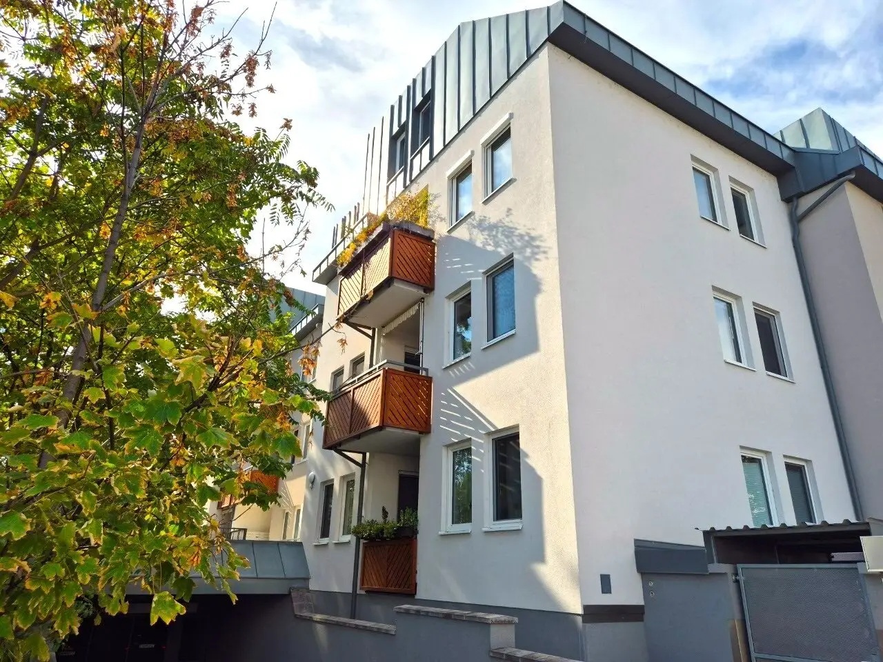 Moderne 4-Zimmer Wohnung mit Loggia/Balkon samt Tiefgaragenstellplatz!