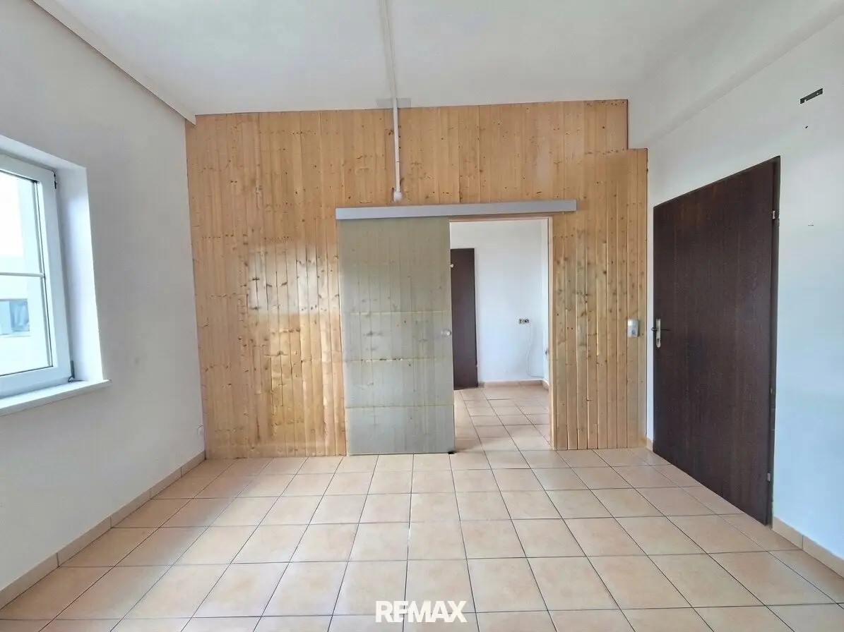 weiterer Raum - Trennwand abbaubar
