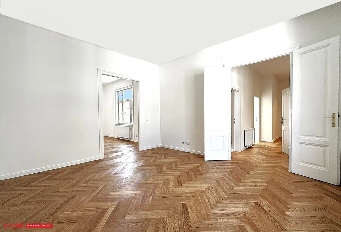 ERSTKLASSIGE ALTBAUWOHNUNG - RENOVIERTER TOPZTUSTAND - 4. LIFTSTOCK - RUHIGE INNENHOFLAGE